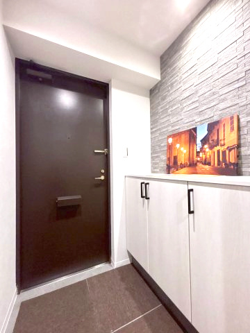 リラハイツ伏見の玄関