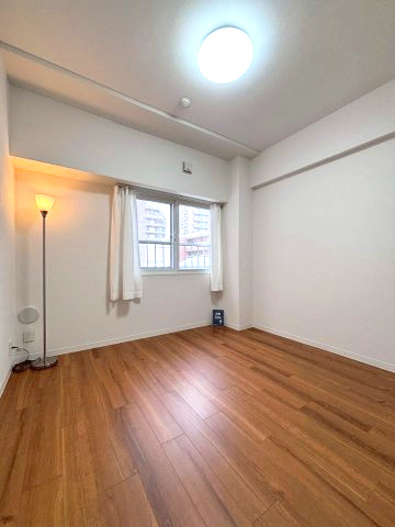 リラハイツ伏見の洋室