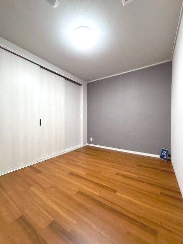 リラハイツ伏見の洋室