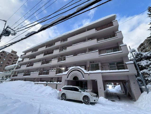 リラハイツ伏見の外観