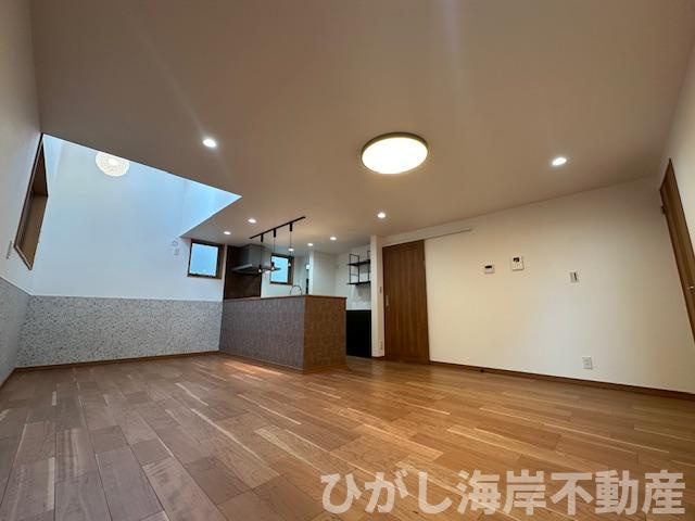 茅ヶ崎市浜竹3丁目　新築戸建　全４棟の居間・リビング|17帖　床暖房付LDK
