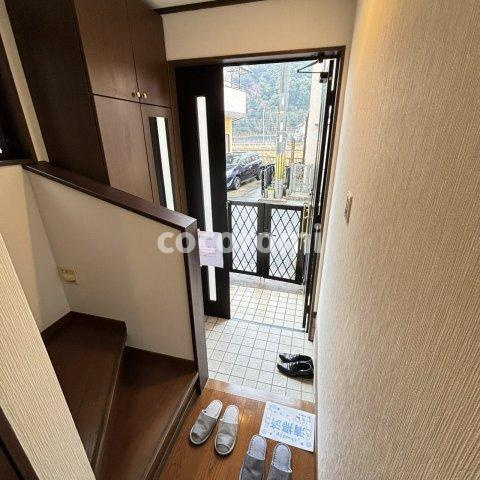 橋本尻江車庫付戸建ての玄関