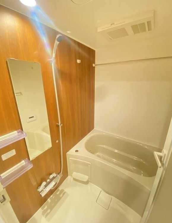 アトリオフラッツ三軒茶屋North　フリーレント　礼金０　新築の浴室