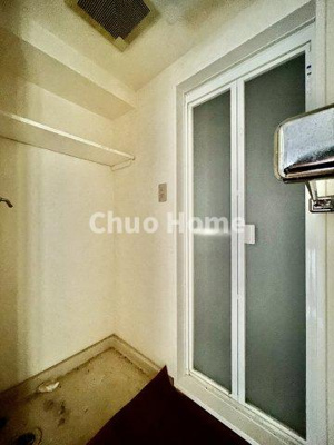 【ランドリースペース】 | ライオンズマンション亀有第3 | 【ランドリースペース】担当者がスケールを持ち歩いておりますので、ご見学時には現在お使いの洗濯機などがきちんと収まるかなどもチェックして下さい。見学前に測っておくと非常に便利だと思います。