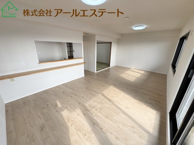 ネオハイツ姫路アメティ228　山陽電鉄「西飾磨駅」徒歩15分の居間・リビング