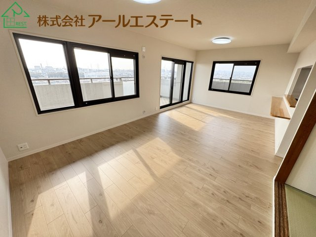 ネオハイツ姫路アメティ228　山陽電鉄「西飾磨駅」徒歩15分の居間・リビング