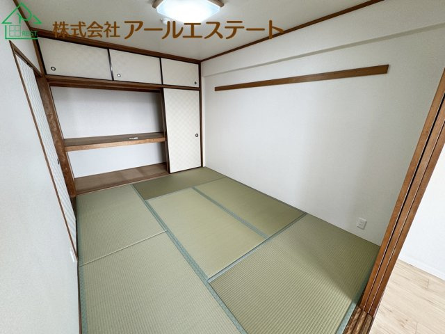 ネオハイツ姫路アメティ228　山陽電鉄「西飾磨駅」徒歩15分の和室