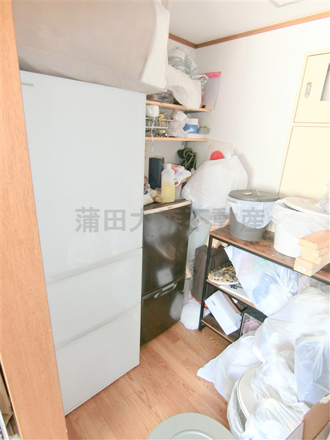 ファインルーム自由が丘のその他共用部分|共有スペース　冷蔵庫とゴミ置き場　