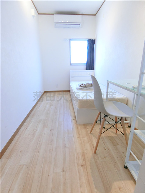 ファインルーム自由が丘の洋室|ベッド・デスク・収納・エアコン付！