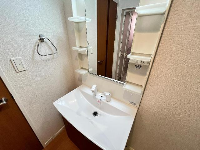 ピソ・フロールの洗面所|洗髪洗面化粧台