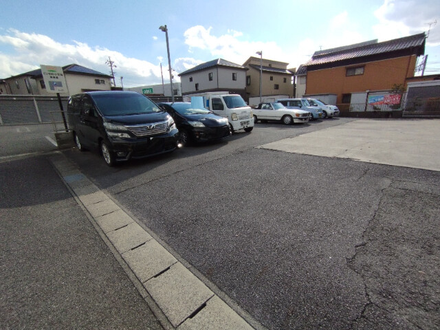 グレース矢作の駐車場