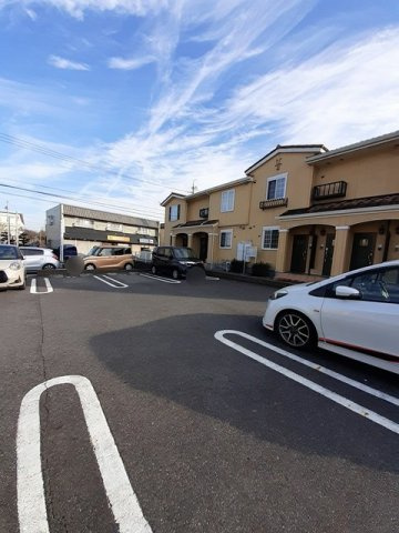 ガーデン　ハウス　緑丘Ａの駐車場