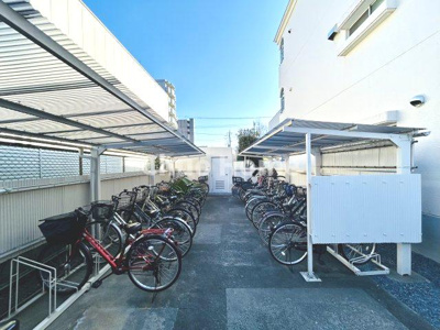 【駐輪場】 | グリーンパーク第4綾瀬 | 【自転車置き場】最新の空き状況や費用などの詳細は担当スタッフまでお問い合わせください。