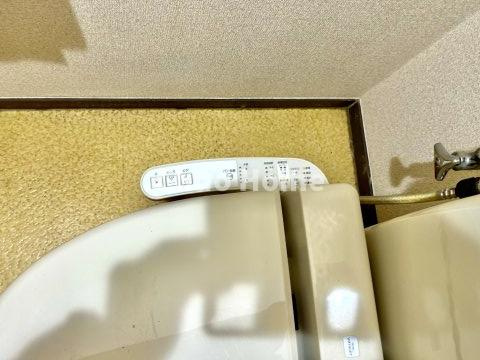 グリーンパーク第4綾瀬の発電・温水設備|【ウォシュレット】清潔に使いたいお手洗いには最適な設備です。もちろんウォームレットも標準装備です。