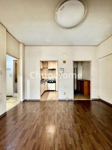 グリーンパーク第4綾瀬の居間・リビング|【居間・リビング】「ＬＤＫは家族団らんをデザイン」広いＬＤＫでは家族が集まり一緒の時間を過ごせる工夫がされております。何気ない一日の当たり前のひとコマがいつか一生の宝物になります