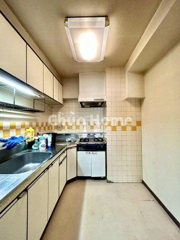 グリーンパーク第4綾瀬のキッチン|収納豊富なシステムキッチン