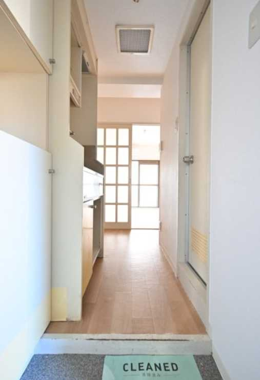 ハイタウン駒沢公園　分譲賃貸　陽当たり良好　学生さんオススメの玄関