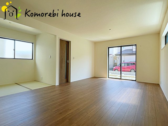 桶川市末広　新築一戸建て　リーブルガーデン　01の居間・リビング|26.4.11撮影済み