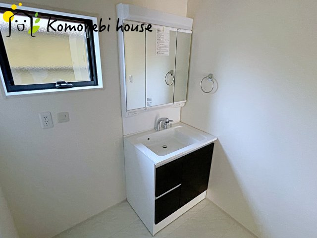 桶川市末広　新築一戸建て　リーブルガーデン　01の独立洗面台|26.4.11撮影済み
