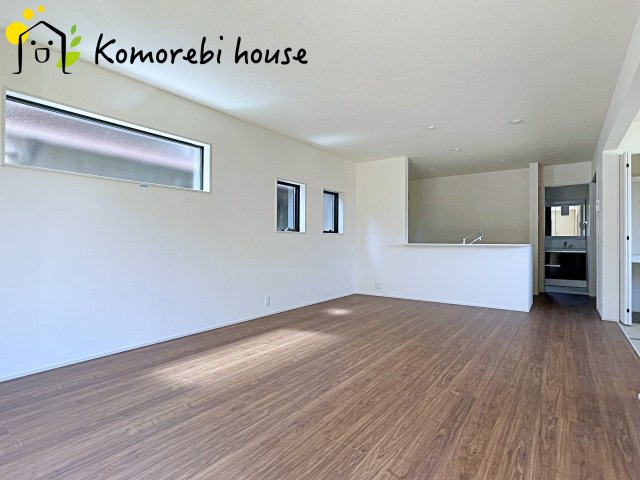 桶川市末広　新築一戸建て　リーブルガーデン　01の居間・リビング|26.4.11撮影済み