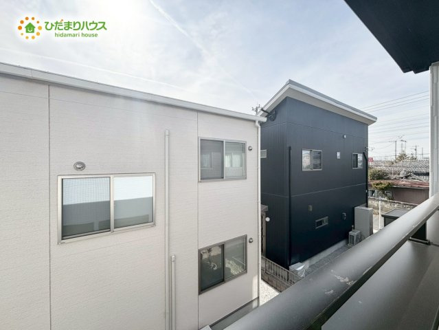 熊谷市上之　3期　新築一戸建て　グラファーレ　02の展望|バルコニーからは周囲の穏やかな住宅街を見渡すことができ、開放感に包まれます！
高い建物が隣接していないため、陽当たりや通風も良好。