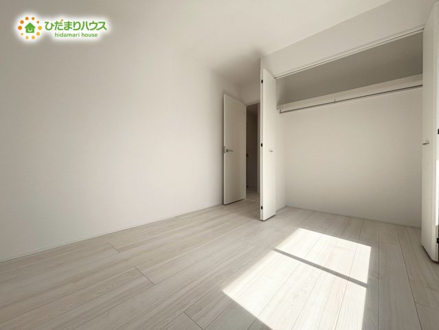 熊谷市上之　3期　新築一戸建て　グラファーレ　02の洋室|各居室にはしっかりとした広さのクローゼットが備わっています！
お気に入りのお洋服やカバンを整理して収納できるため、お部屋を常に綺麗な状態に保てます。