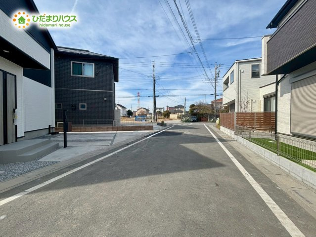 熊谷市上之　3期　新築一戸建て　グラファーレ　02の前面道路含む現地写真|通行人の視線も気になりにくい落ち着いた環境で、
静かな毎日を穏やかに過ごすことができる場所です♪