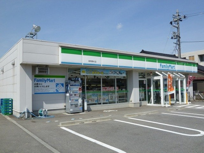 【周辺】 | アザレアＥａｓｔ | ファミリーマート高岡野村店まで800m