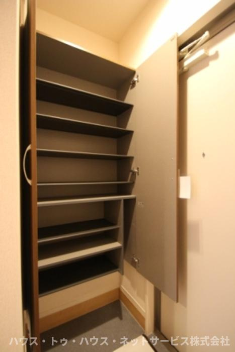 ヴェルデ大島田の玄関