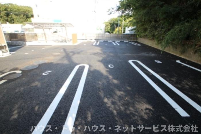 ヴェルデ大島田の駐車場