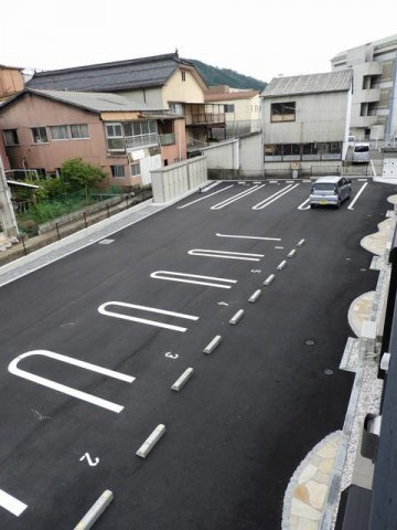カーサ　ルーナの駐車場