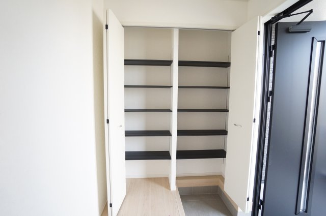 クレイドルガーデン常滑市中大流　1号棟の収納|2階洋室☆ウォークインクローゼット