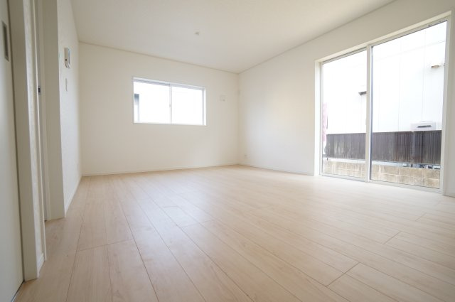 クレイドルガーデン常滑市中大流　1号棟の前面道路含む現地写真|●○前面道路○●