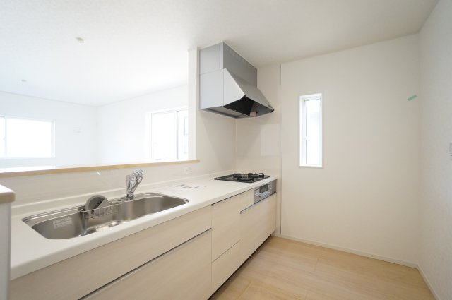 クレイドルガーデン常滑市中大流　1号棟の居間・リビング|南側リビング☆日当たり良好