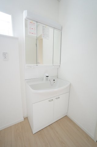 クレイドルガーデン常滑市中大流　1号棟のキッチン|お料理しながら会話弾む対面キッチン！！家族の温かい時間を演出！！