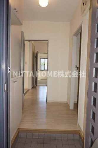 メゾン・ヴィルヌーブの玄関|玄関廊下です◇