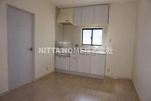 メゾン・ヴィルヌーブの居間・リビング|５．８帖のキッチンスペースになります＊