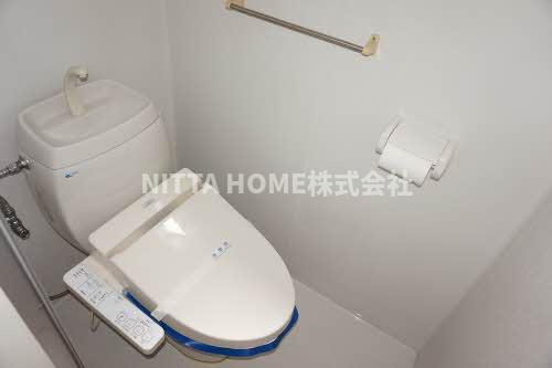 メゾン・ヴィルヌーブのトイレ|暖房洗浄付きのトイレです◇