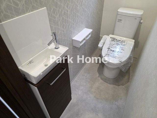高知市大津甲 2号地 新築戸建てのトイレ|２F:トイレ…２Fトイレにも独立型手洗い器が設置。