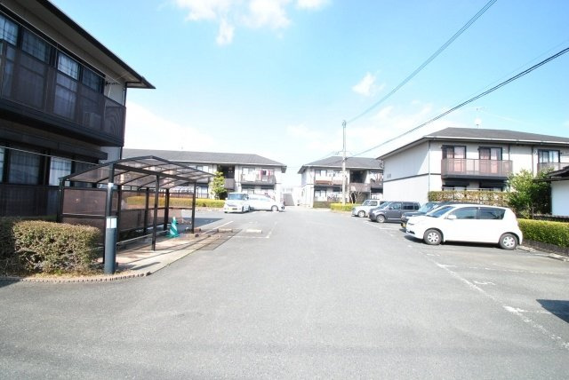ハミングタウン合川の駐車場|車をお持ちの方に嬉しい駐車場付きの物件です