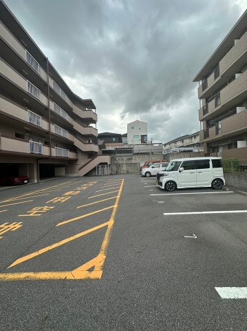 ウインドワード・ヒルの駐車場