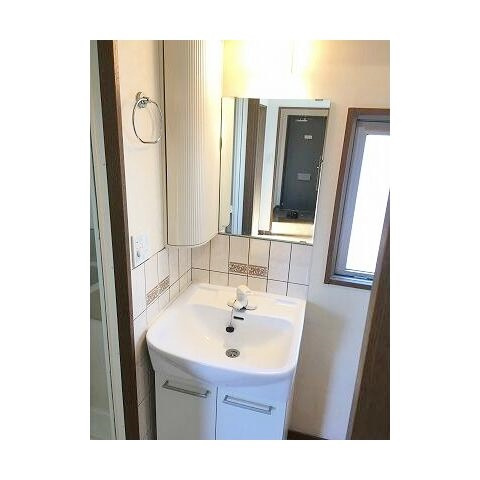 鎌倉市大船２丁目の賃貸マンションの洗面所|明るい洗面所です