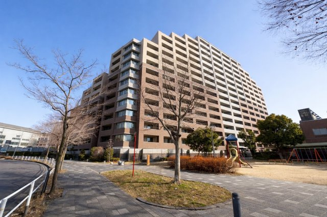 ライオンズガーデン千種アーススクエアの外観|緑に囲まれた落ち着きある佇まいの大規模レジデンス
