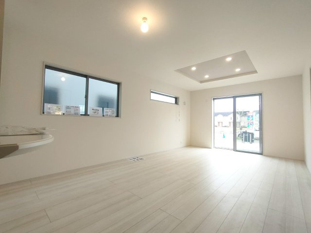 三郷市　東町　新築戸建　全1棟の居間・リビング|施工例です
