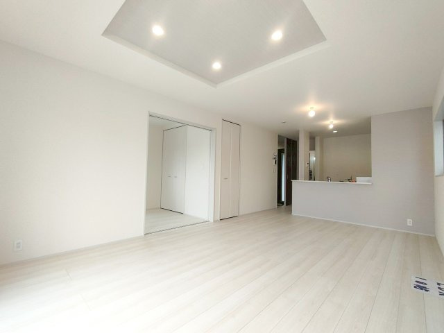 三郷市　東町　新築戸建　全1棟の居間・リビング|施工例です