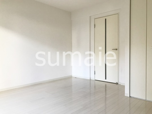 アイビーコートの寝室|人気のフローリングです。