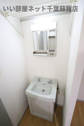 ハイツウェルストーンの洗面所|朝の準備に活躍する、洗面化粧台！