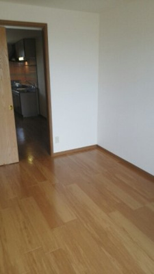 【居間・リビング】 | カーサエテルノＢ | こちらのリビングで趣味の時間をお楽しみください