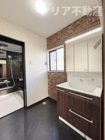 【独立洗面台】 | 高崎市井野町　中古住宅 | お掃除の楽なハイバック洗面♪きれい除菌水機能付きです。