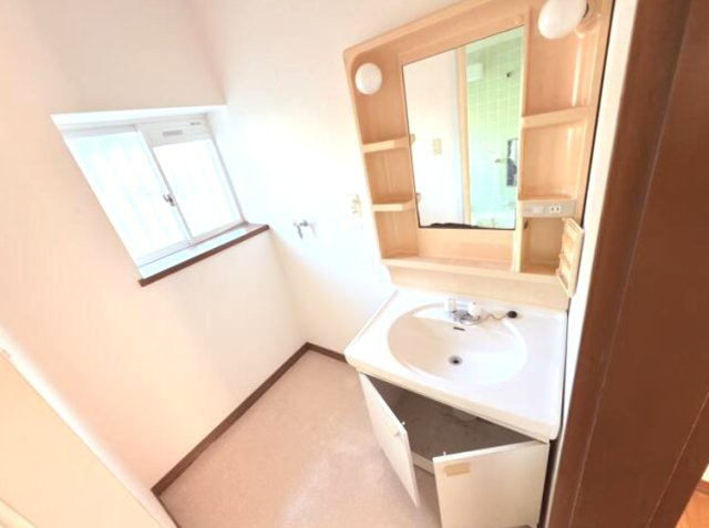 茂原市緑ヶ丘4　中古戸建の独立洗面台|2世帯住宅 6DDKK カーポート  駐車2台  都市ガス上下水  緑ヶ丘リゾーン閑静な分譲地内